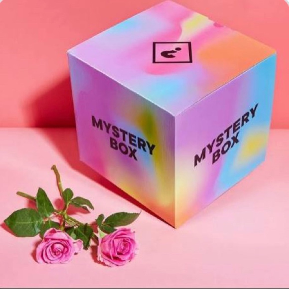 MYSTERY BOX!!! 10 clothing items, 15 dol!!!